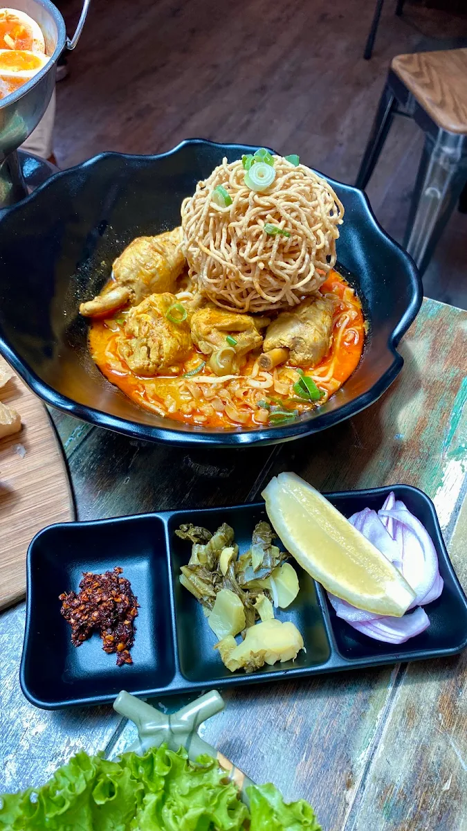 chieng mai laksa chicken ข้าวซอยไก่, @Bangkok